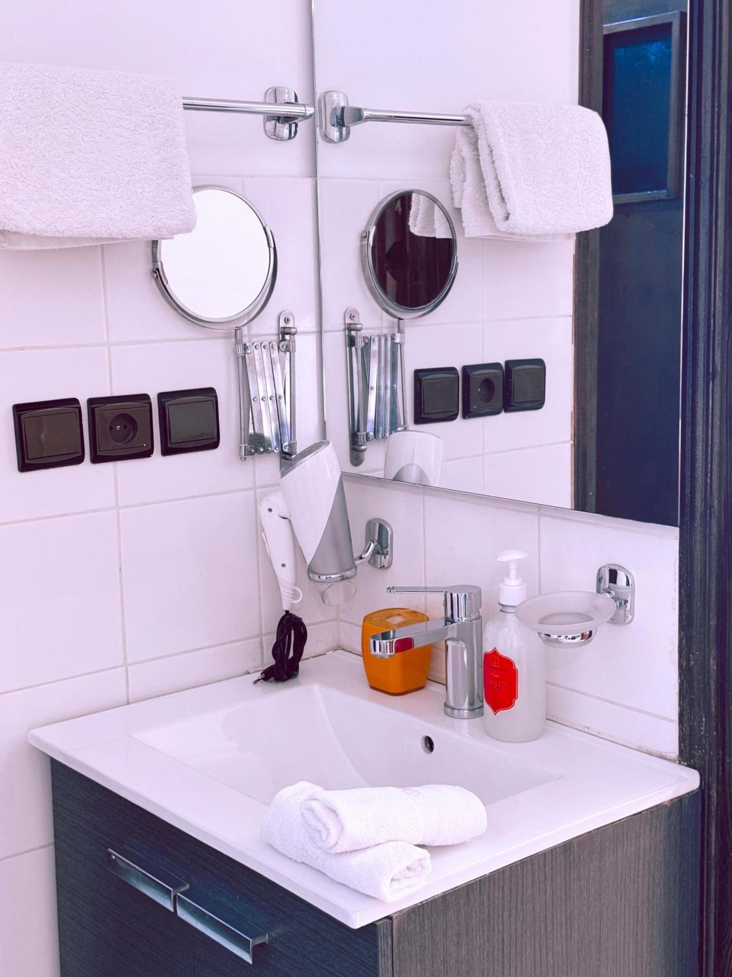 Chay - Appartements A Ouarzazate Esterno foto